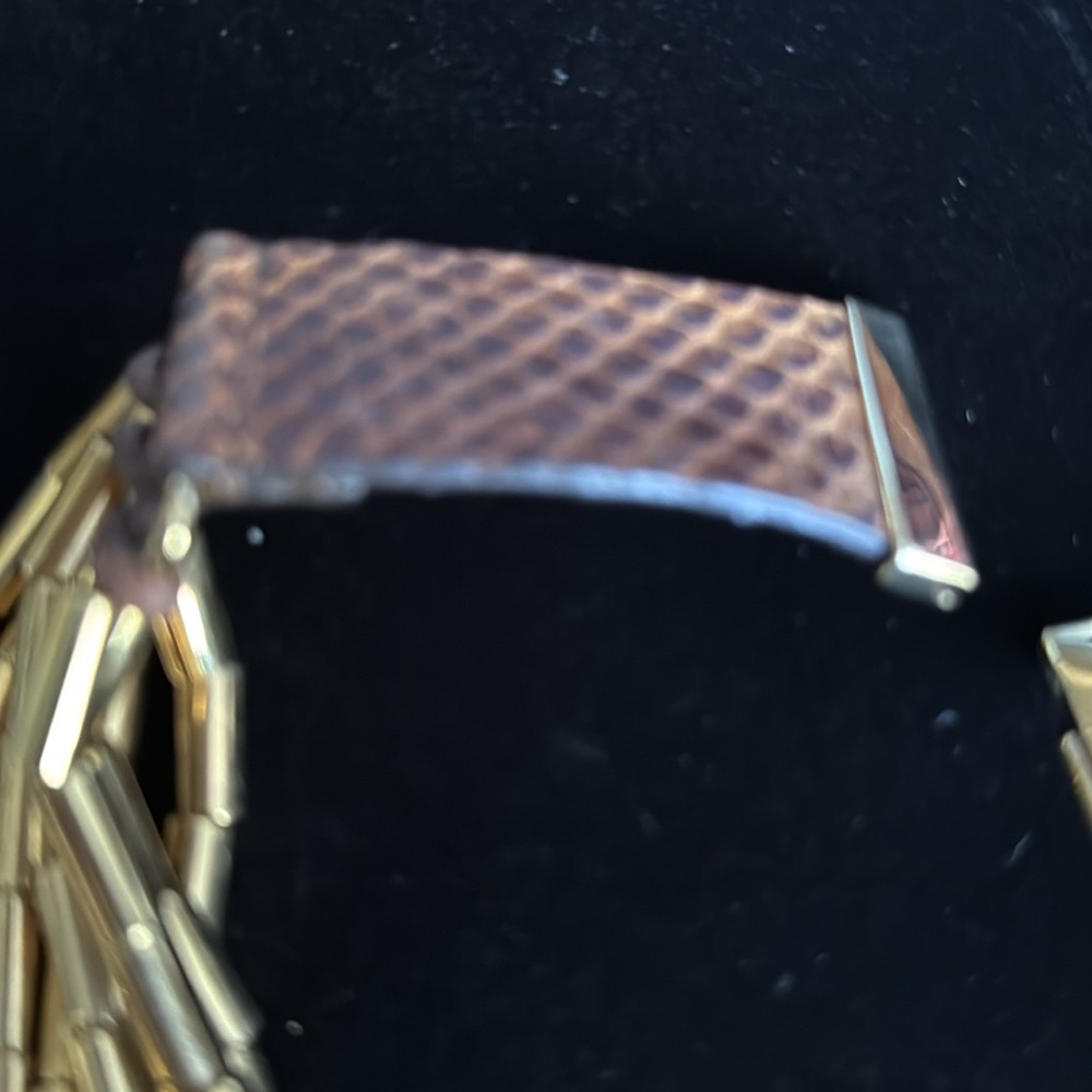 ￼ Michael Kors gold tone ( possibly brass)and snake embossed necklace - Picture 10 of 10